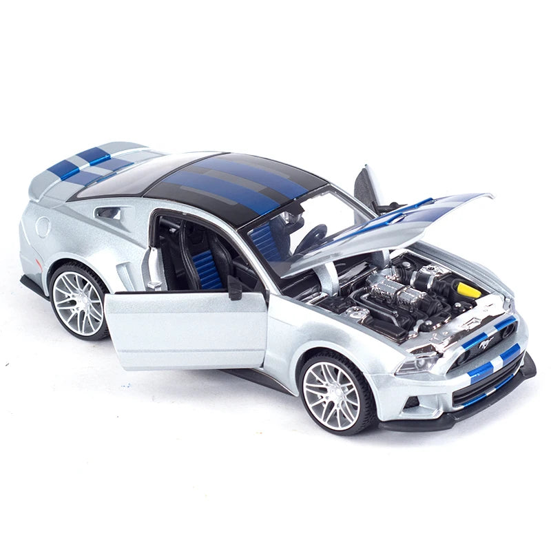 2014 Ford Mustang 1:24 Edicion Especial